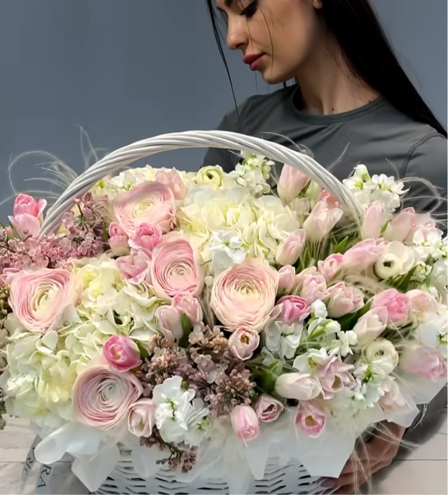 European-Style Garden Basket - Deluxe Floral Arrangement with Roses & Lilacs