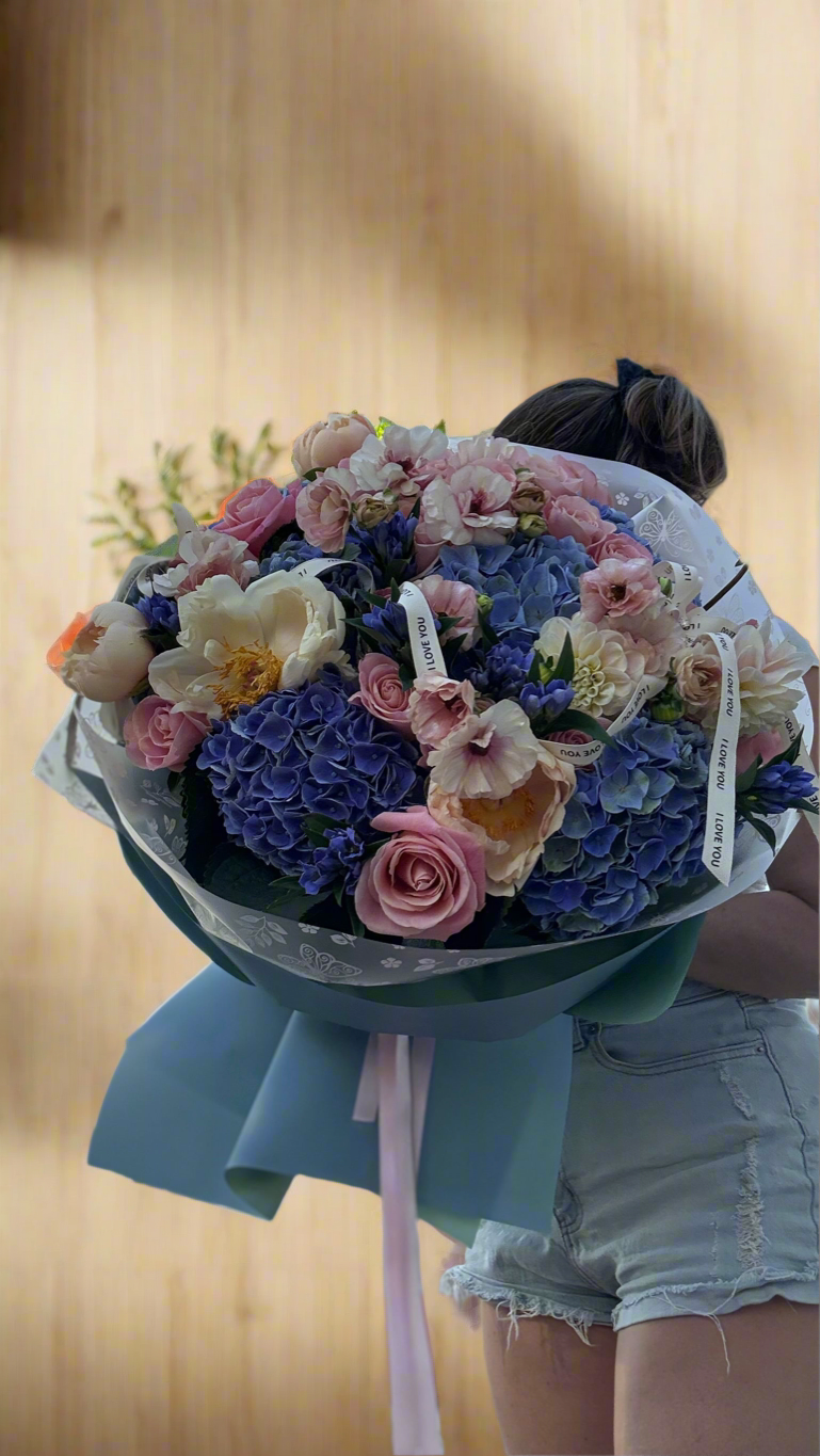 Elegant Russian-Style Flower Arrangement with Hydrangeas, Roses & Seasonal Blooms