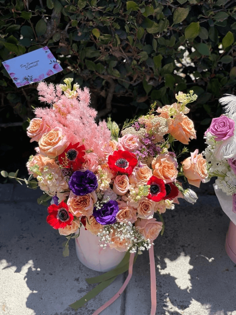 Organic box florist with feather