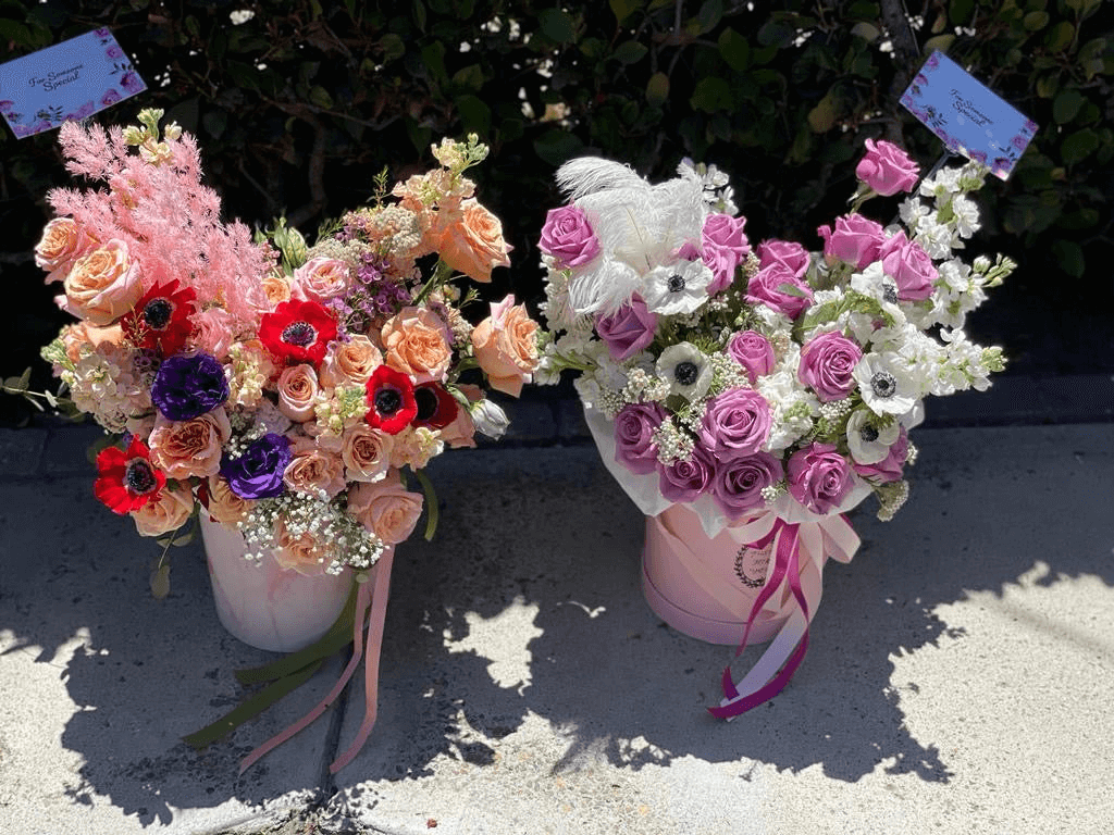 Organic box florist with feather