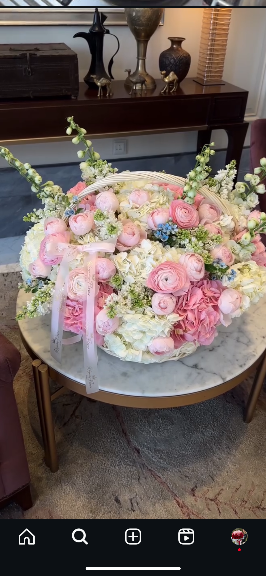 Pastel Garden Basket – Tulips, Roses & Seasonal Blooms