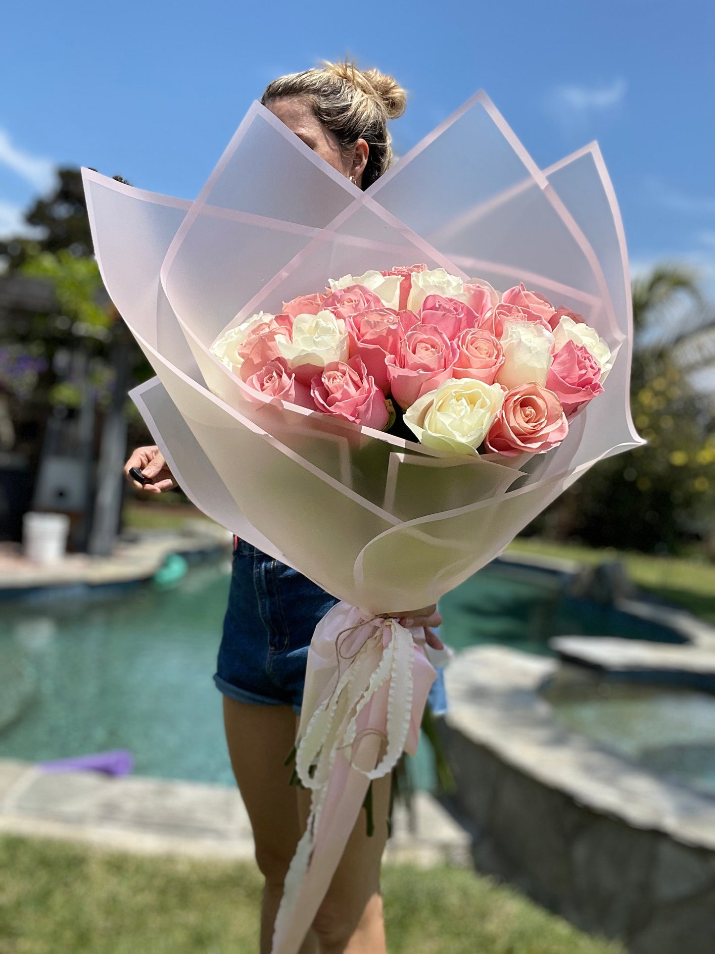 Granada Mono Rose Bouquet | Single-Color Premium Roses | San Diego