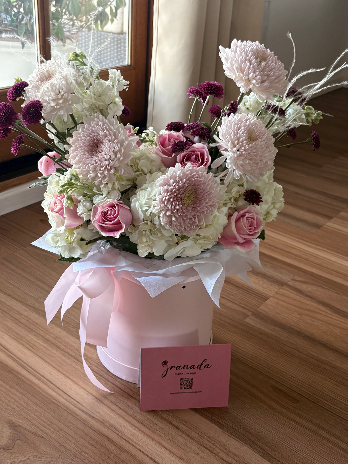 Organic box florist with feather