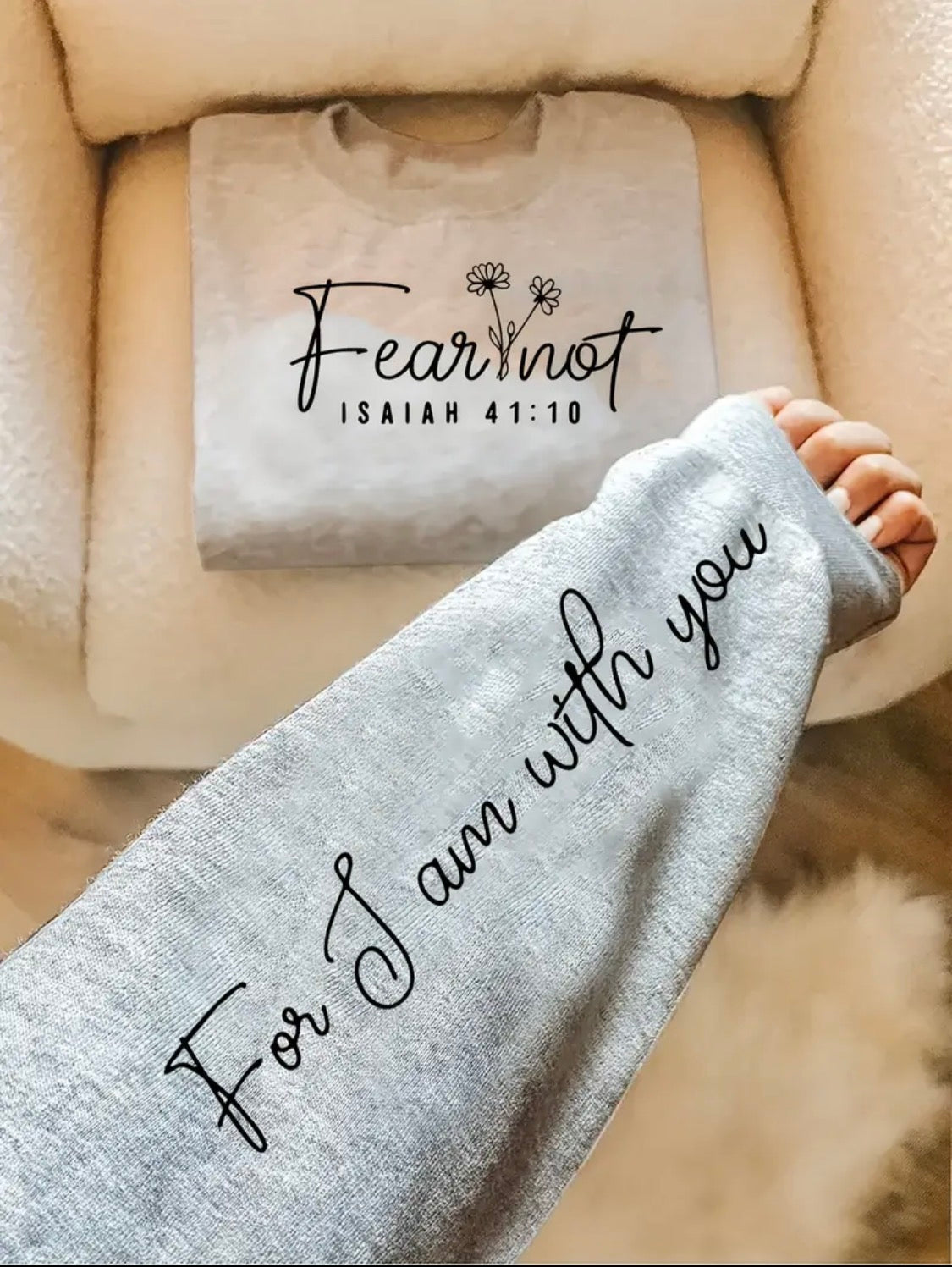 Fear Not Isaiah 41:10 – Women's Christian Sweatshirt