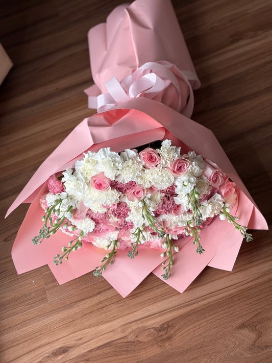 Queen hand - tied bouquet