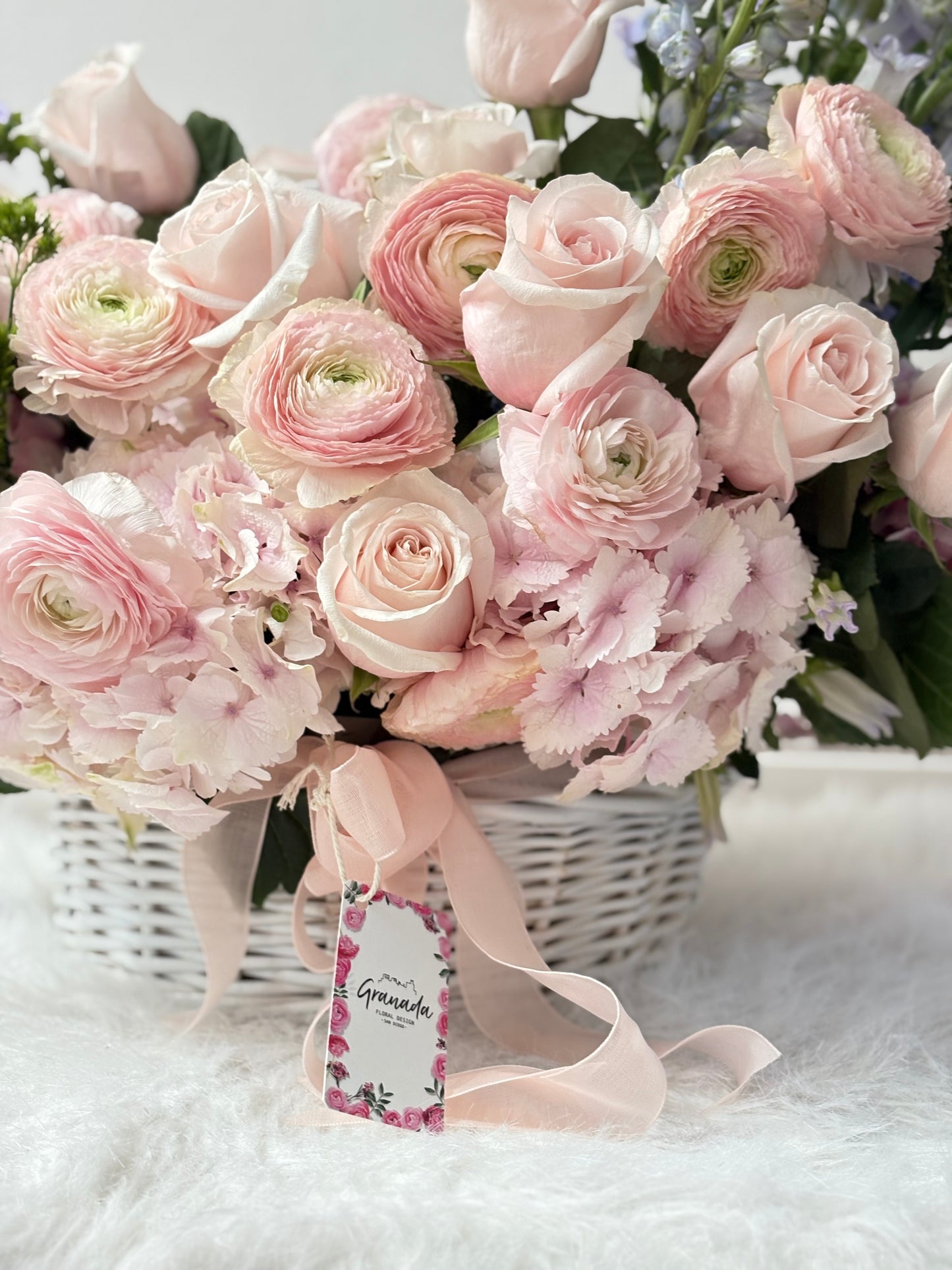 Pastel Garden Basket – Tulips, Roses & Seasonal Blooms