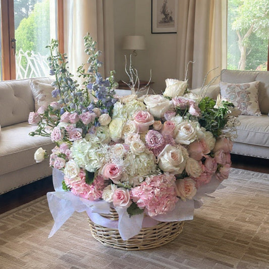 Pastel Garden Basket – Tulips, Roses & Seasonal Blooms