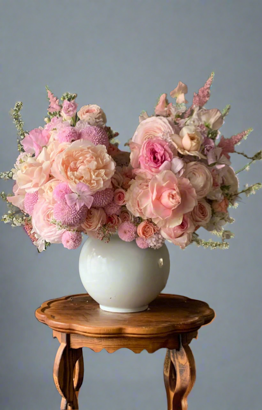 Classic White Vase Arrangement – Timeless Elegance in Neutral Tones