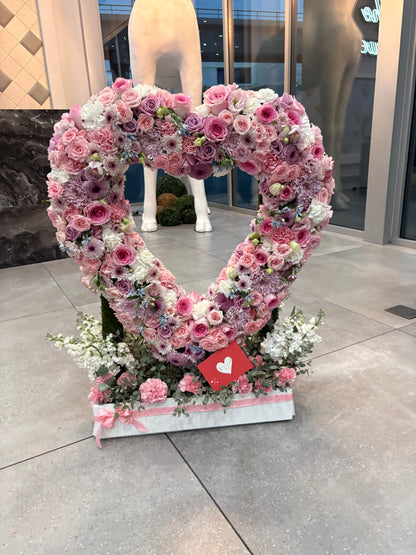 Floral Heart Crown – Premium Rose & Hydrangea Heart Arrangement