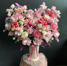 Vase of chispa de rosas