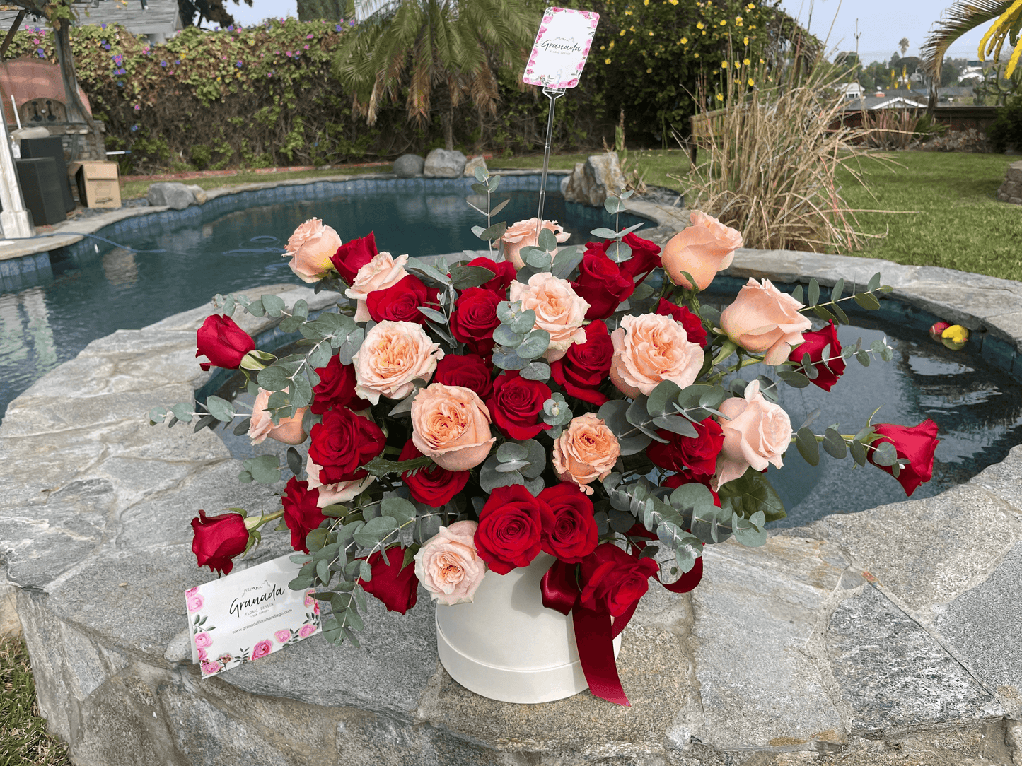 Explosion roses Hat Floral  Box.