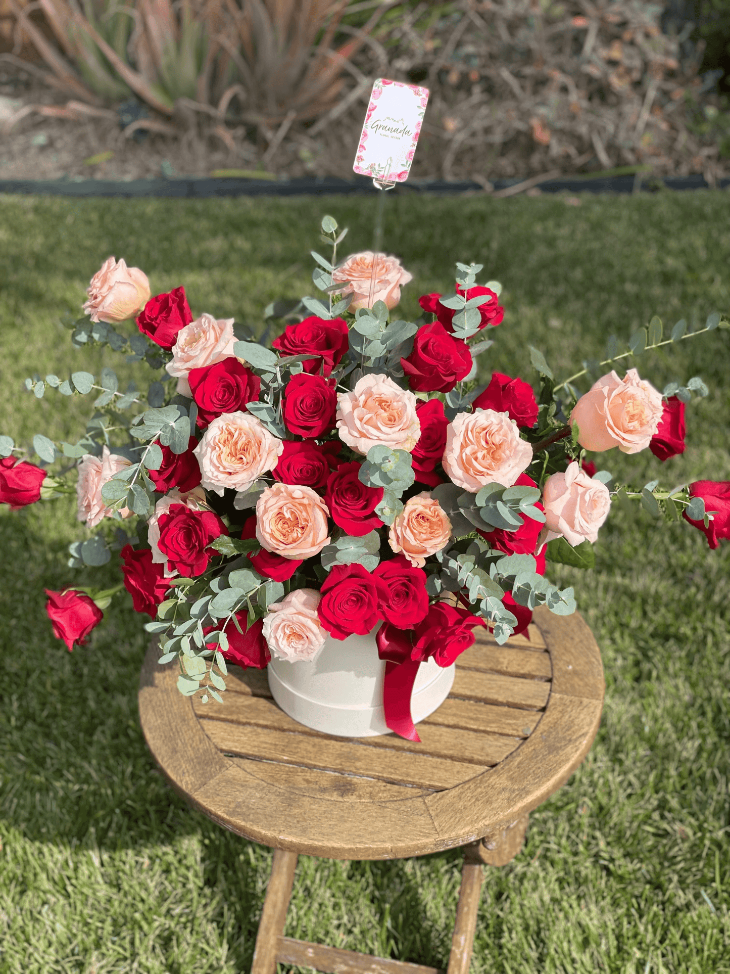 Explosion roses Hat Floral  Box.