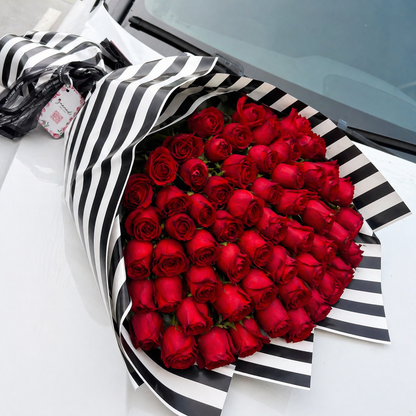 Granada Fan of Roses Hand-Tied Bouquet | Luxury Premium Rose Fan Bouquet San Diego