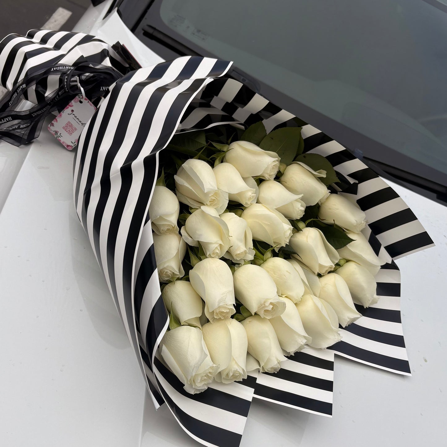 Granada Fan of Roses Hand-Tied Bouquet | Luxury Premium Rose Fan Bouquet San Diego