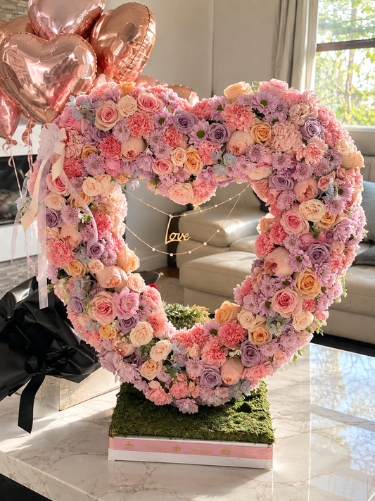Floral Heart Crown – Premium Rose & Hydrangea Heart Arrangement