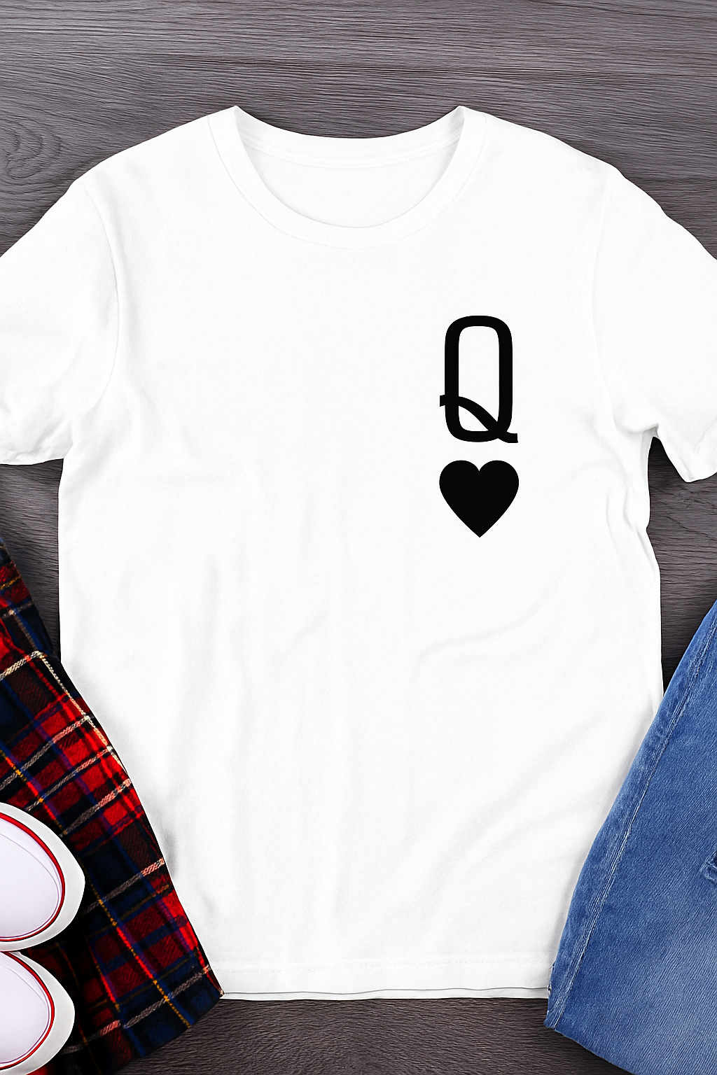 Queen of Hearts Graphic Tee – Women’s Black T-Shirt | Casual Card Game Inspired Shirt | Poker Lover Gift | Cute Queen Tee
