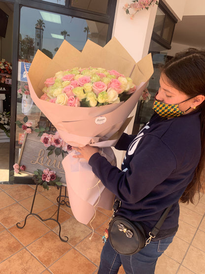 Mono roses bouquet