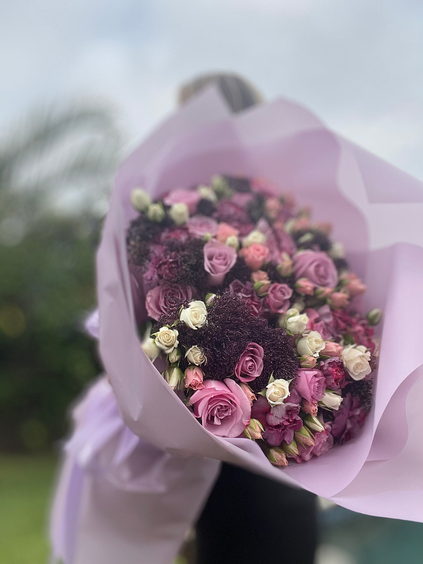 Queen hand - tied bouquet