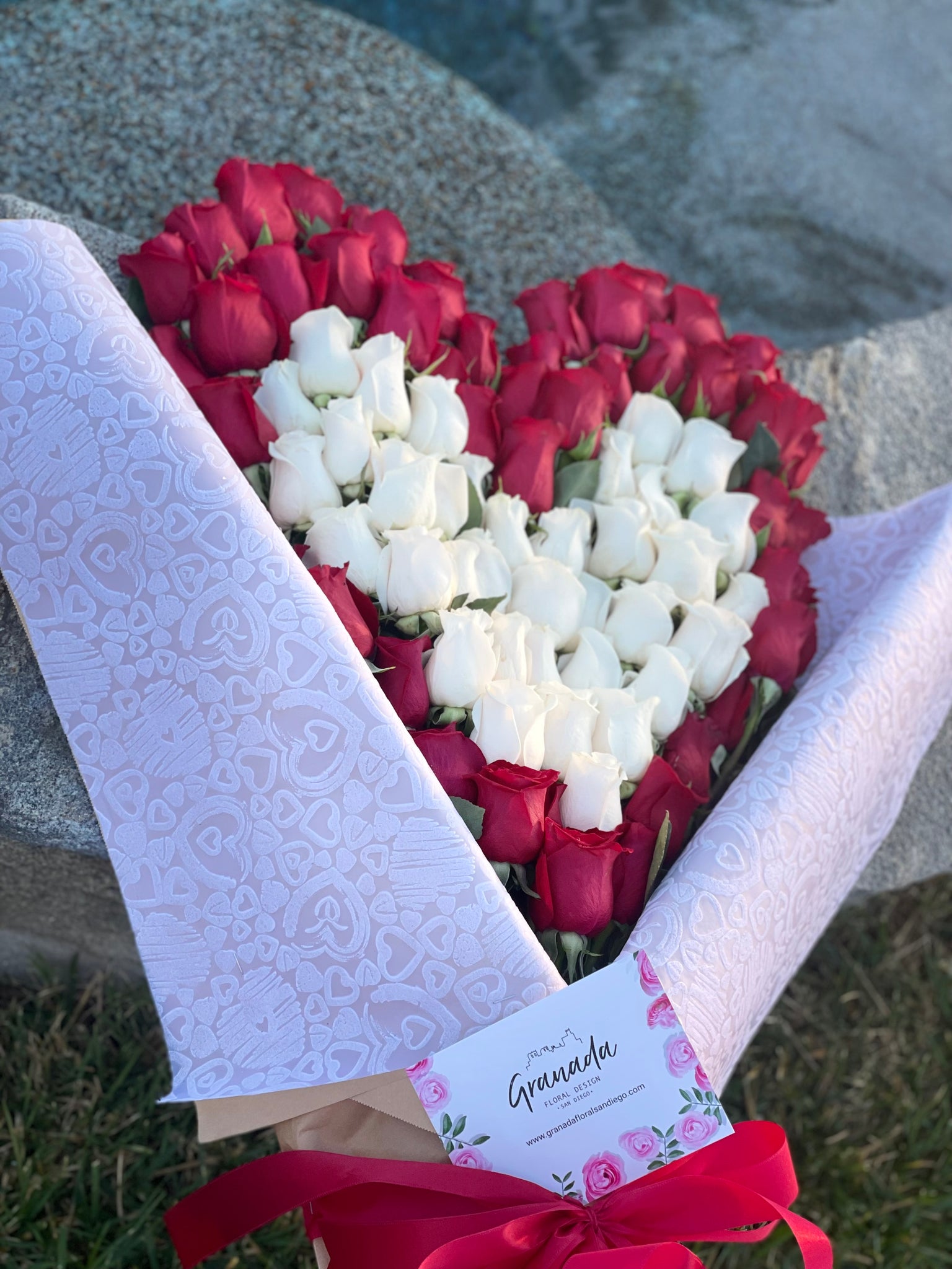 heart shape, $150-$500 gift ideas, heart flowers, sweet 16 gift ideas, Bouquet of Roses, Eternal Roses, Chicago, White Heart, shape Box